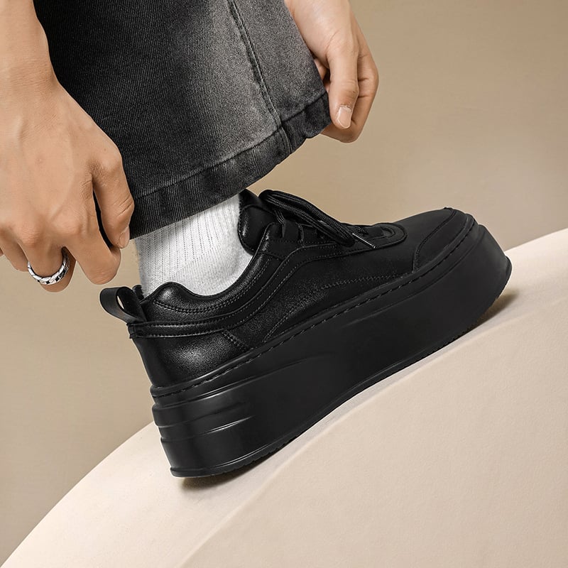 Férfiaknak vastag talpú platformcipő – fűzőkkel, PU talppal, kerek orr, alacsony felső rész, belső magasságot növelő platform