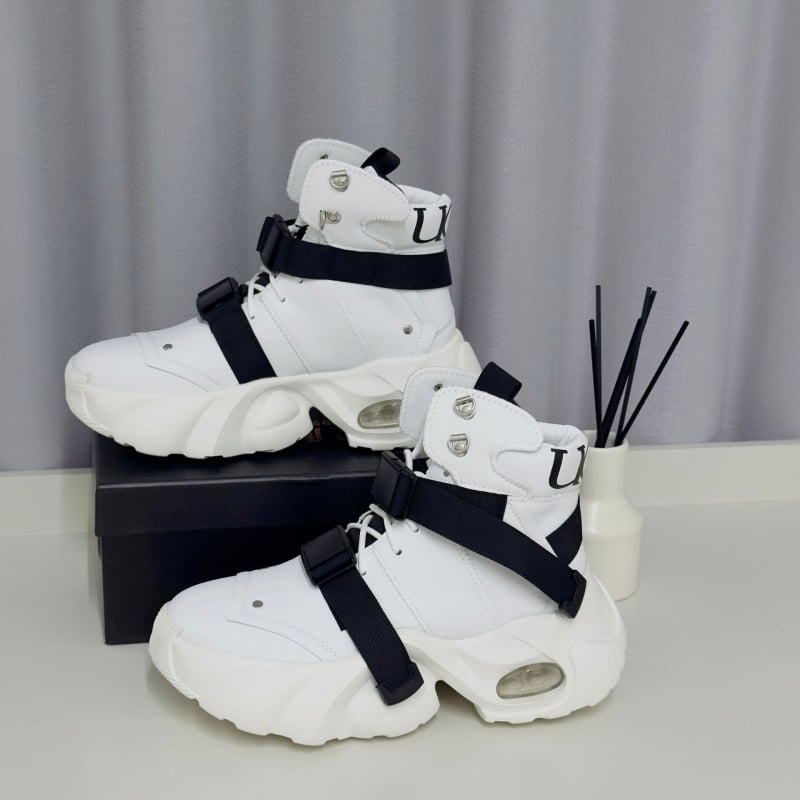 Ανδρικά μποτάκια Martin – ζεστά, χειμερινά μεσαίου ύψους, casual, Ultrafilm δέρμα επάνω, σόλα EVA φουσκωτή, μεσαίου ύψους φτέρνας 3–5 cm, στρογγυλός-μπροστινός, εσωτερικά με πλέγμα