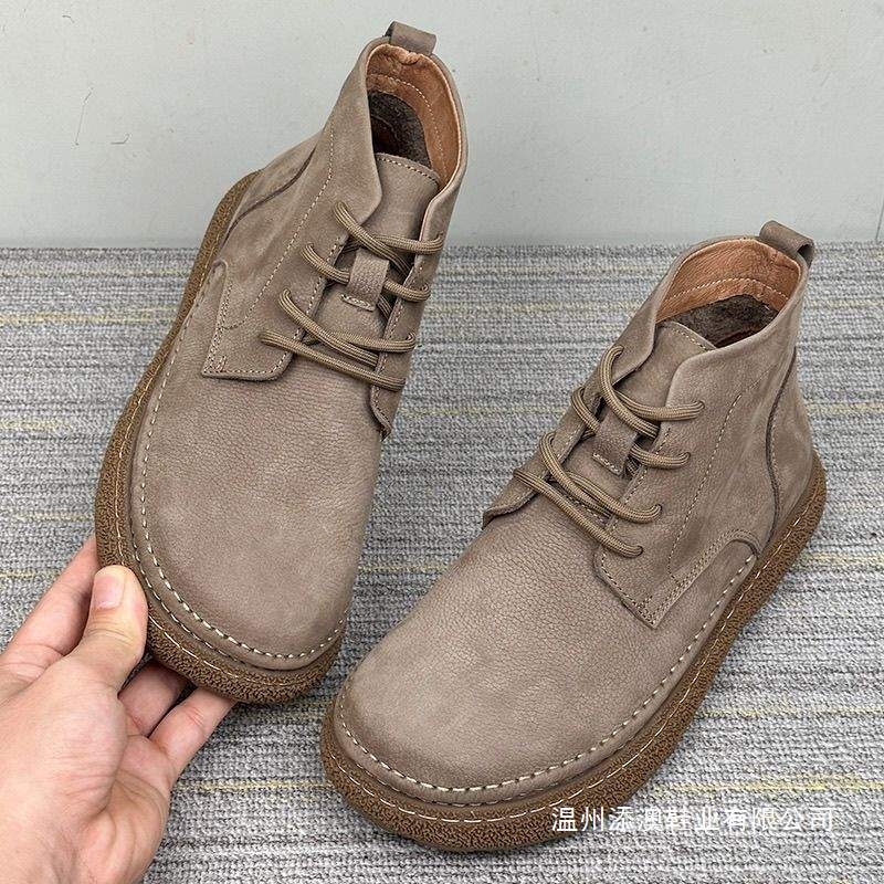 Μποτίνια Μάρτιν; Διαπνοή, Ελαφριά, Αντιολισθητικά; (Άνω: σουέντ; Σόλα: καουτσούκ; Ύψος shaft: Χαμηλό; Κλείσιμο: πόμολο)