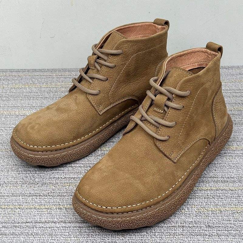 Μποτίνια Μάρτιν; Διαπνοή, Ελαφριά, Αντιολισθητικά; (Άνω: σουέντ; Σόλα: καουτσούκ; Ύψος shaft: Χαμηλό; Κλείσιμο: πόμολο)