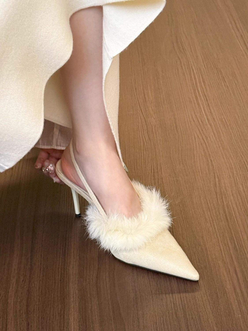 Női szőrös pántos szandál PU felsőrésszel, alacsony sarkú, zárt orrú