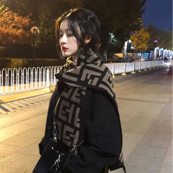 Imitációs kasmírsál, téli szezon, weft-kötés, jacquard szövés (2024 tavasz)