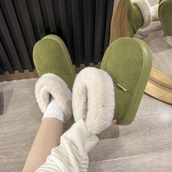 EVA talpú papucs, felső része több anyagból készült, rajzfilmszerű mintával, csúszásmentes és kopásálló mindennapi használatra