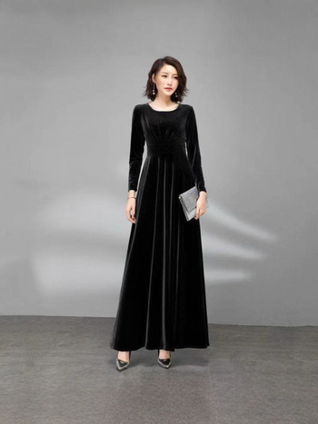 Bársonyes hosszú ujjú ruha, karcsúsított derékkal, középtávú hossz, retro stílus, anyag: elasztikus poliészter (70-80% poliészter) - ősz 2025