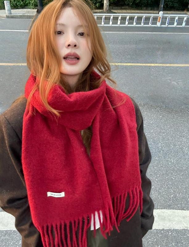 Šal od vunene smese – zimska toplina, warp-knit tehnika, minimalistički stil, svestran