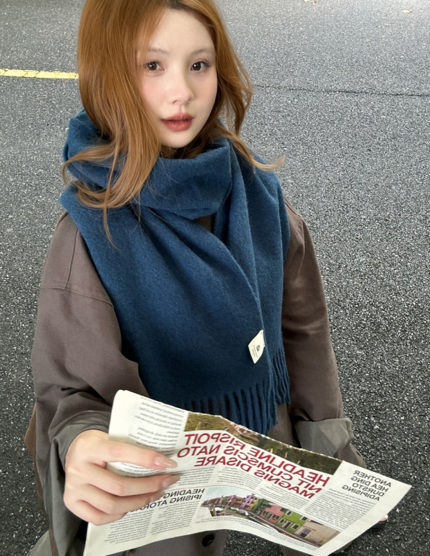 Šal od vunene smese – zimska toplina, warp-knit tehnika, minimalistički stil, svestran