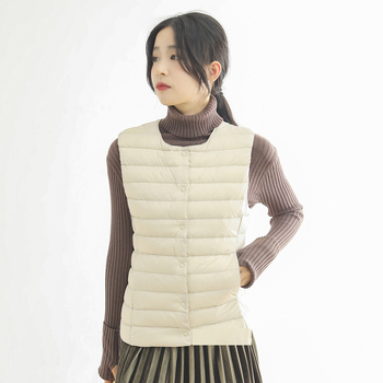 Γυναικείο γιλέκο με πούπουλα, στενή γραμμή, νάιλον εξωτερικό, γέμισμα από λευκό πούπουλο πάπιας 86–90%, στρογγυλή λαιμόκοψη, μπροστινό κλείσιμο με ένα κουμπί, φθινοπωρινό-χειμερινό 2023, ιαπωνοκορεατικό casual