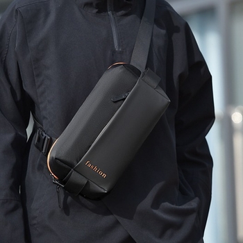 Muška prsna torba crossbody, poslovni stil, otporan materijal, poliester podstava, pogodna za poslovna putovanja
