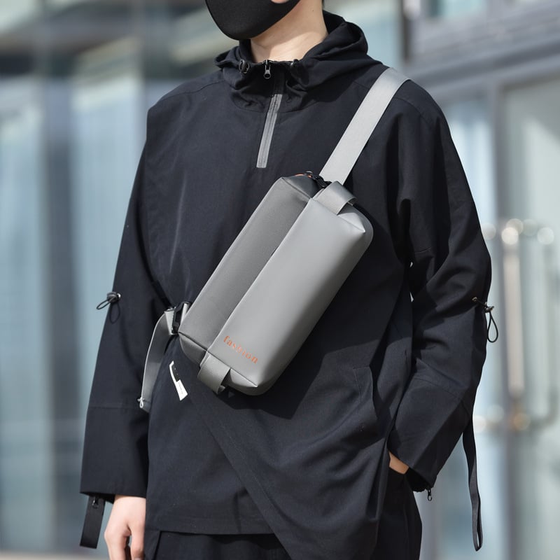Muška prsna torba crossbody, poslovni stil, otporan materijal, poliester podstava, pogodna za poslovna putovanja