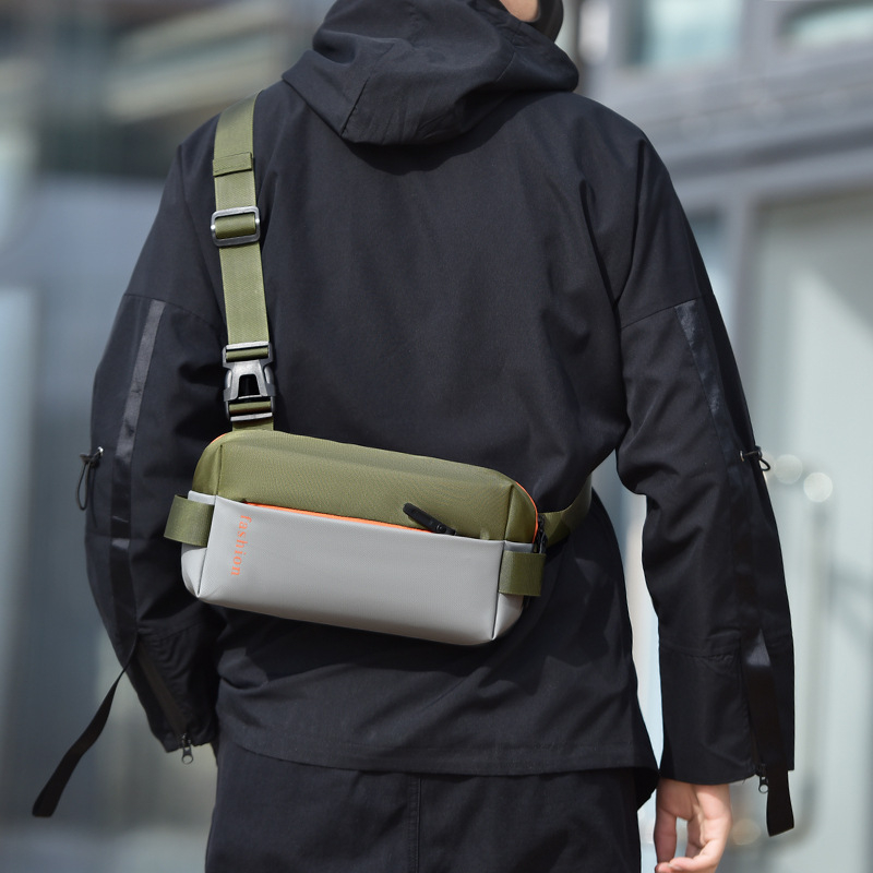 Muška prsna torba crossbody, poslovni stil, otporan materijal, poliester podstava, pogodna za poslovna putovanja