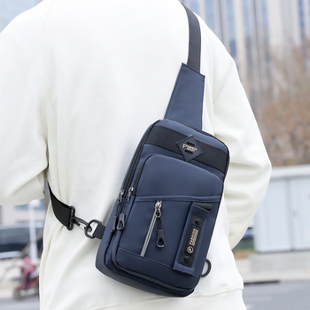 Geantă toracică din pânză | Rezistentă la apă și uzură | Căptușeală din poliester | Model cu litere | Pentru călătorii de afaceri