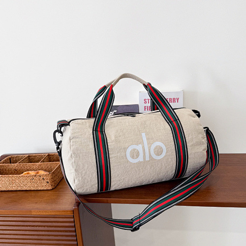 Alo crossbody torba, kapacitet 20-35L, najlon, vodootporna, ultra lagana, odjeljivanje suho-mokro, proširiva za putovanja i fitness