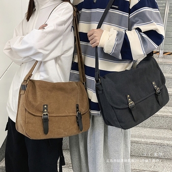 Muška crossbody torba s neutralnim stilom, materijal od svile s cvjetnim motivom, podstava od platna, uzorak 69850, proljeće 2024., pogodna za slobodno vrijeme putovanja.