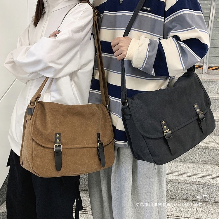 Muška crossbody torba s neutralnim stilom, materijal od svile s cvjetnim motivom, podstava od platna, uzorak 69850, proljeće 2024., pogodna za slobodno vrijeme putovanja.