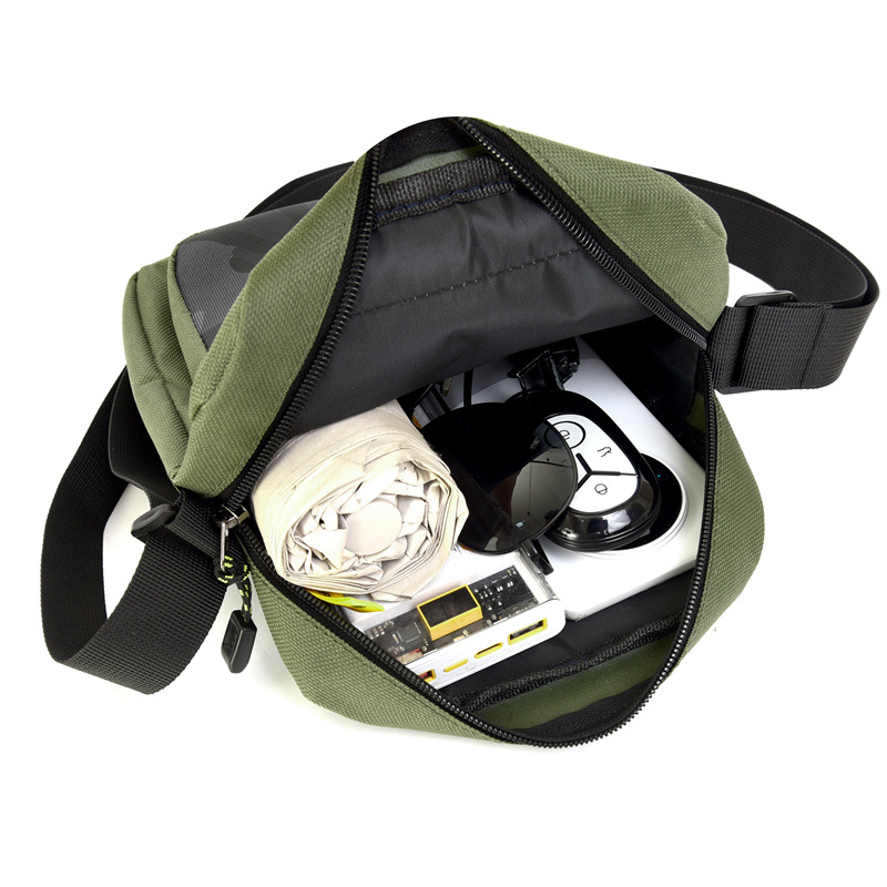 Muška torba preko ramena u urbanom stilu, od Oxford materijala, poliester podstava, kamuflažni uzorak, otporna na habanje.