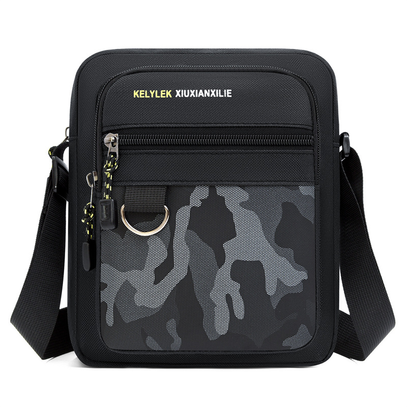 Muška torba preko ramena u urbanom stilu, od Oxford materijala, poliester podstava, kamuflažni uzorak, otporna na habanje.