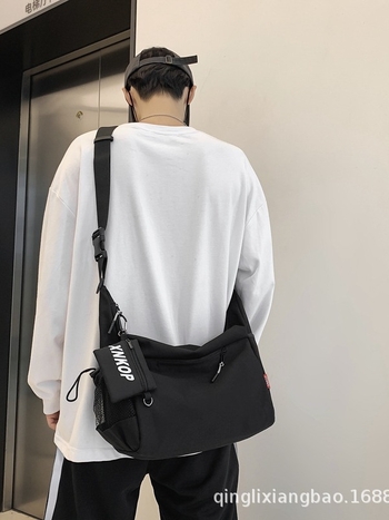 Muška crossbody torba, street style od najlona, prozračan dizajn za svakodnevnu upotrebu (Proljeće 2024)