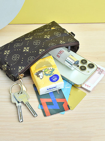 Mala kvadratna PU torbica, gradska jednostavnost, zatvarač, podstava od poliestera, ljeto 2024