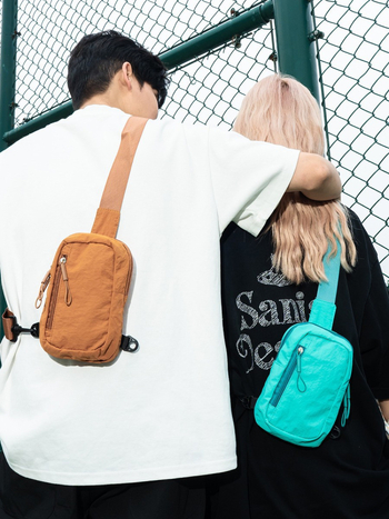 Muška torbica za prsa inspirirana japanskim streetwear stilom, lagana i kompaktna, od najlona, 8-inčni