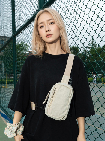 Muška torbica za prsa inspirirana japanskim streetwear stilom, lagana i kompaktna, od najlona, 8-inčni