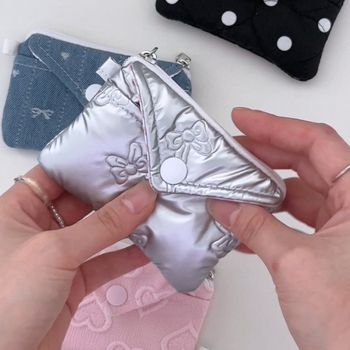 Mini PU presvlačeni torbica s quilted prugastim dizajnom, zatvarač – dvostruki organizator za kartice i slušalice, otporan na prašinu (Unisex)