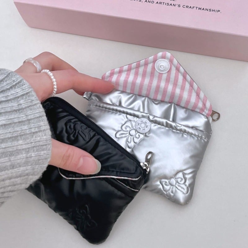 Mini PU presvlačeni torbica s quilted prugastim dizajnom, zatvarač – dvostruki organizator za kartice i slušalice, otporan na prašinu (Unisex)