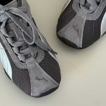 Unisex tenisice s niskim gornjim dijelom, gornji dio od svinjske kože, gumeni đon, zatvaranje Velcro, protuklizno