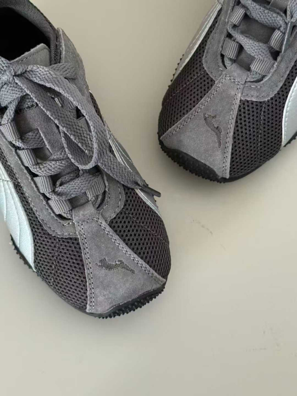 Unisex tenisice s niskim gornjim dijelom, gornji dio od svinjske kože, gumeni đon, zatvaranje Velcro, protuklizno