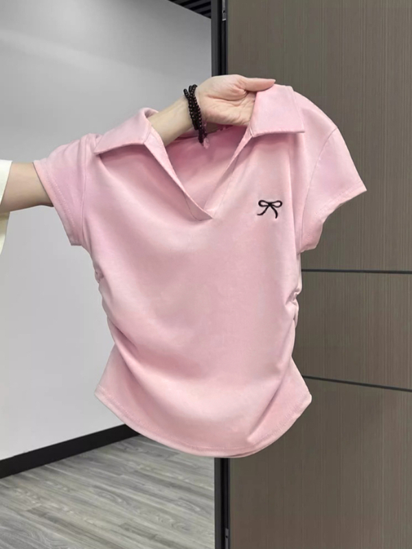 Pamukasto T-shirt s polo ovratnikom, kratkim rukavima, uskim krojem, kratka duljina