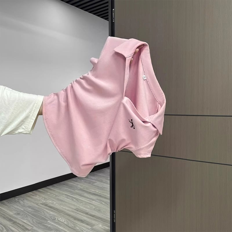 Pamukasto T-shirt s polo ovratnikom, kratkim rukavima, uskim krojem, kratka duljina