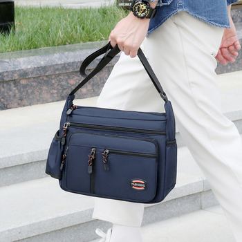 Muška torba preko ramena (crossbody) - Oxford tkanina, podstava od poliestera, jednobojni dizajn, prozračna, otporna na habanje, proširiva