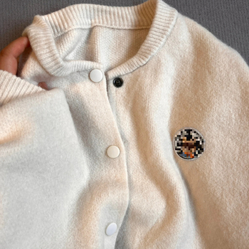 Medve motívum hímzett kardigán pulóver, kerek nyakú, vastag kötött, hosszú ujjú, 70–80% spandex, <30% poliészter