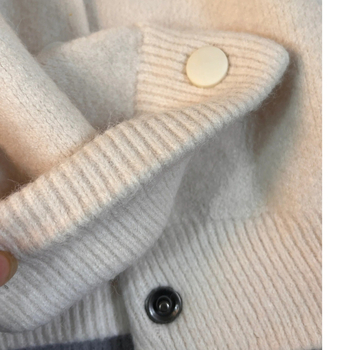 Medve motívum hímzett kardigán pulóver, kerek nyakú, vastag kötött, hosszú ujjú, 70–80% spandex, <30% poliészter