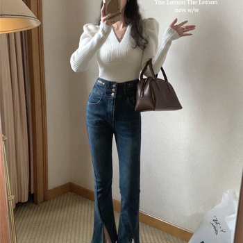 Pleten džemper s puff rukavima i V-izrezom, uski kroj, kratka duljina