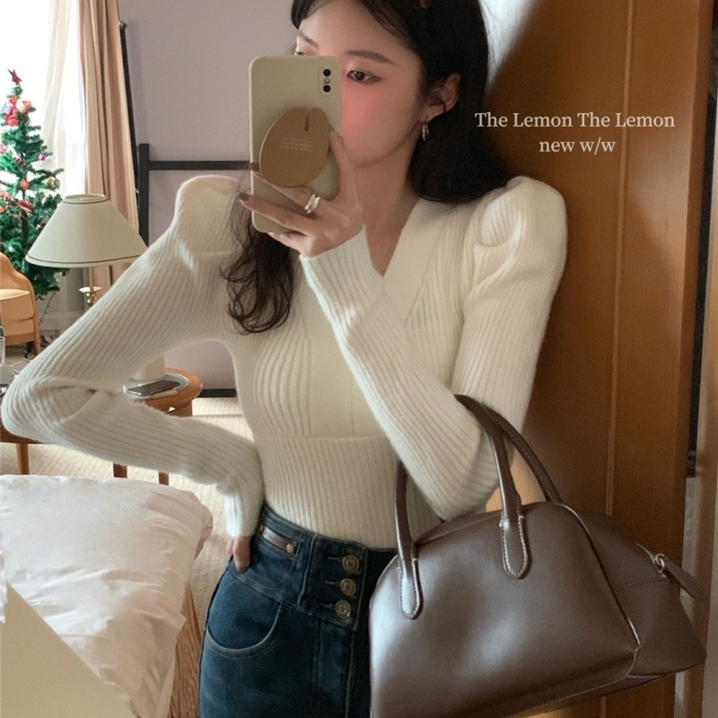 Pleten džemper s puff rukavima i V-izrezom, uski kroj, kratka duljina