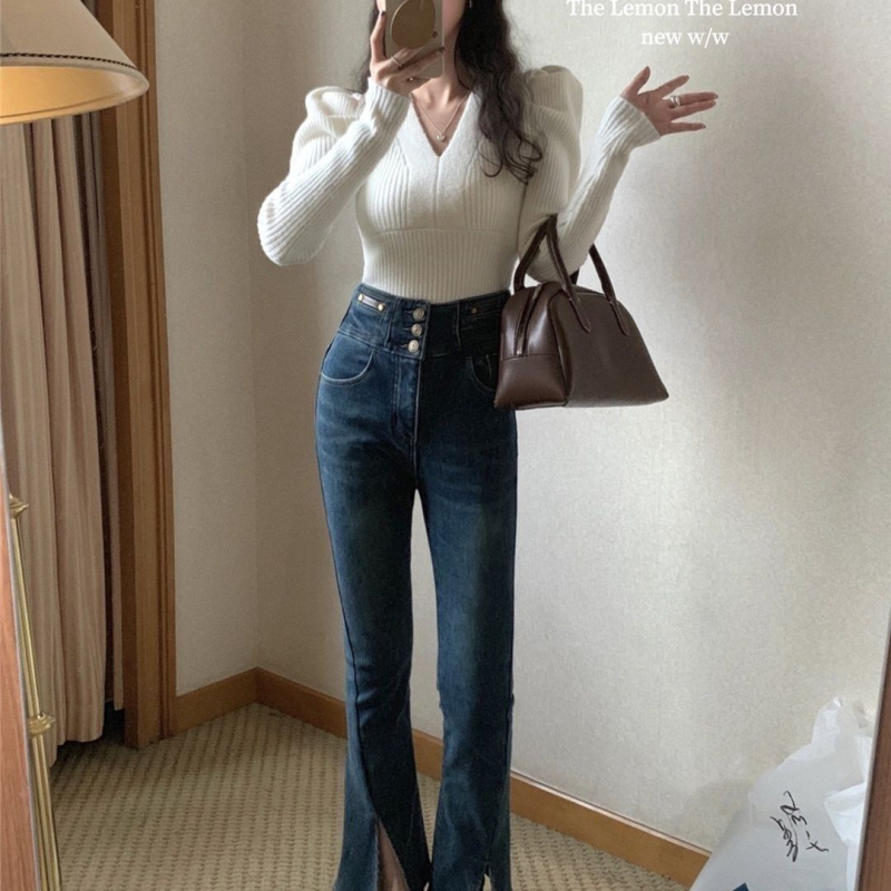 Pleten džemper s puff rukavima i V-izrezom, uski kroj, kratka duljina