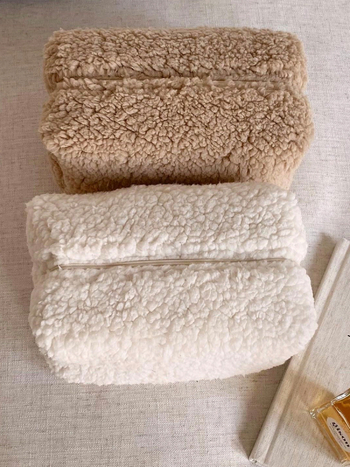 Smink- és higiéniai táska – friss, édes stílus, báránybőr anyagból, bélés: báránybőr, női modell