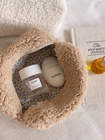 Smink- és higiéniai táska – friss, édes stílus, báránybőr anyagból, bélés: báránybőr, női modell