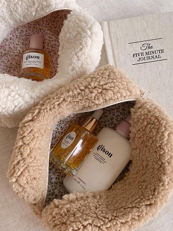 Smink- és higiéniai táska – friss, édes stílus, báránybőr anyagból, bélés: báránybőr, női modell