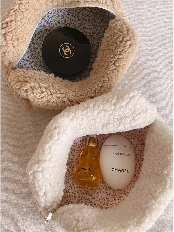 Smink- és higiéniai táska – friss, édes stílus, báránybőr anyagból, bélés: báránybőr, női modell