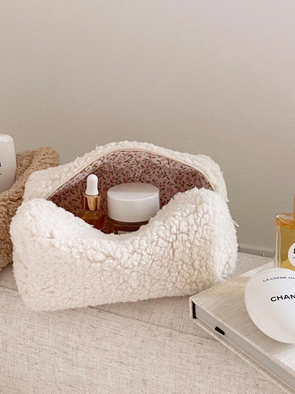 Smink- és higiéniai táska – friss, édes stílus, báránybőr anyagból, bélés: báránybőr, női modell