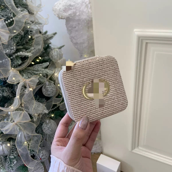 Négyzet alakú sminktáska, textil anyag, csíkos minta, bélés vászon, bővíthető, cipzár