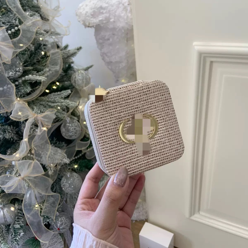 Négyzet alakú sminktáska, textil anyag, csíkos minta, bélés vászon, bővíthető, cipzár