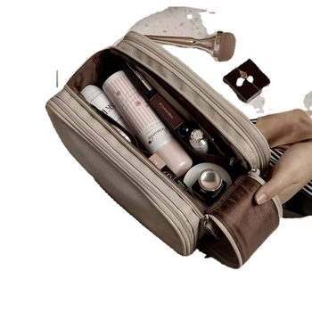 Sminktáska utazáshoz, tágas és hordozható, PU anyagú, betűs minta, vízálló poliészter bélés