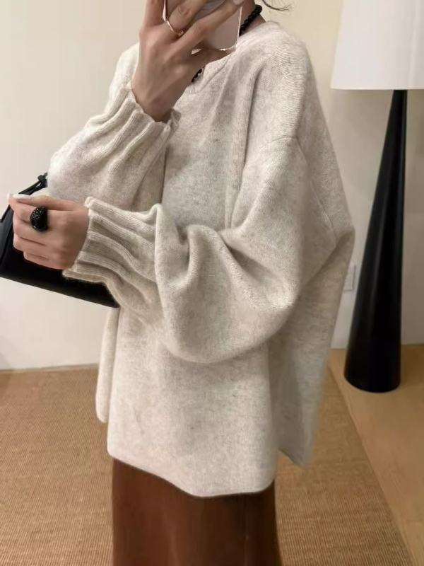 Pulover – guler rotund, design cu pliuri la manșetă, mâneci bufante, croială lejeră, lână de oaie cu elastan