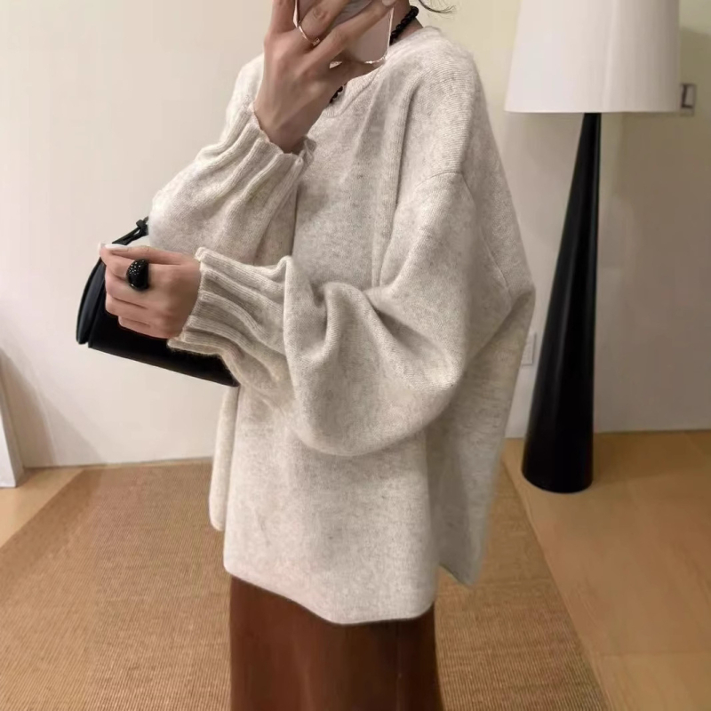 Pulover – guler rotund, design cu pliuri la manșetă, mâneci bufante, croială lejeră, lână de oaie cu elastan