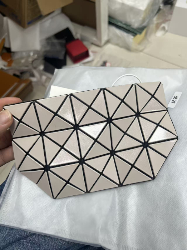 PVC sminkes táska kockás mintával, könnyű nylon bélés, uniszex street style (PVC, kockás minta, nylon bélés, könnyű, uniszex, 2023 tavasz)