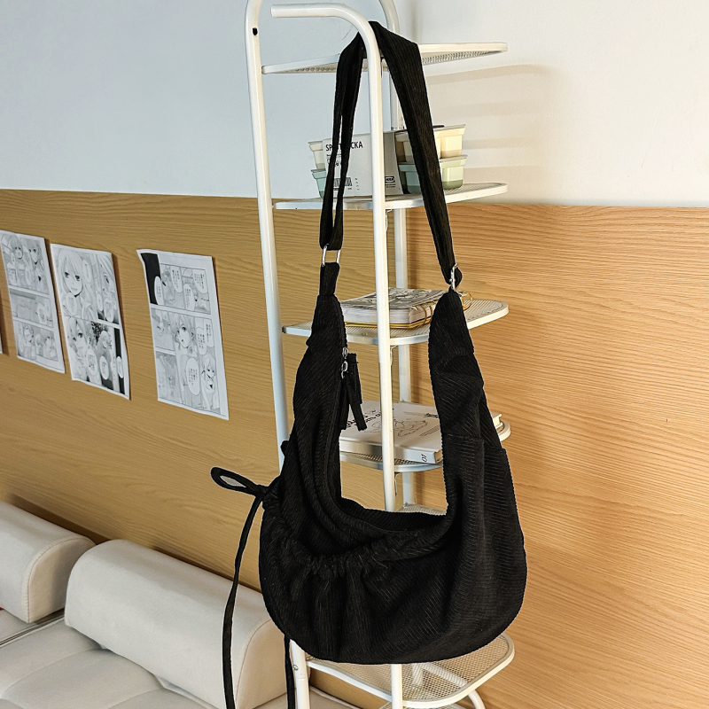 Corduroy crossbody torba dumpling oblika sa zatvaračem, unutarnji džepovi za telefon i dokumente, podstava poliester