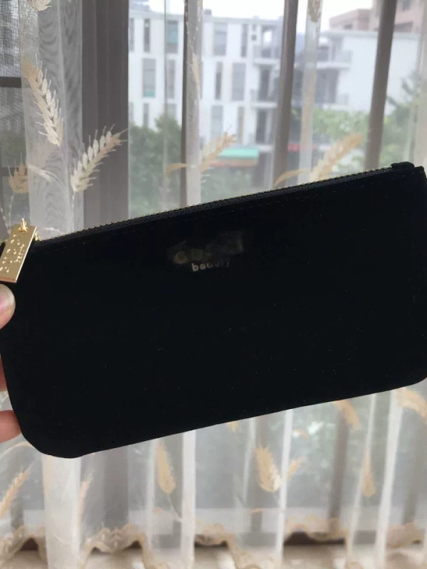 Velúrból készült kozmetikai tároló táska, nagy kapacitású clutch stílus, betűs minta, bélés: poliészter-pamut