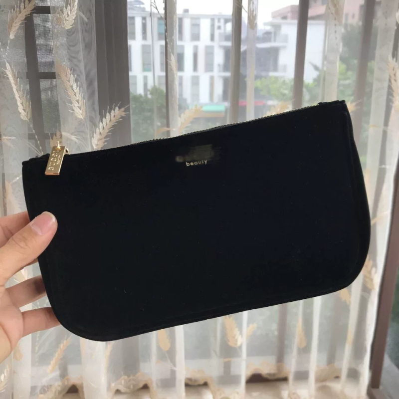 Velúrból készült kozmetikai tároló táska, nagy kapacitású clutch stílus, betűs minta, bélés: poliészter-pamut